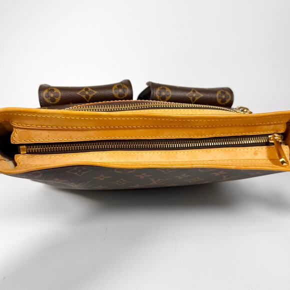 Louis Vuitton Monogram Hudson GM - Picture 9 of 15